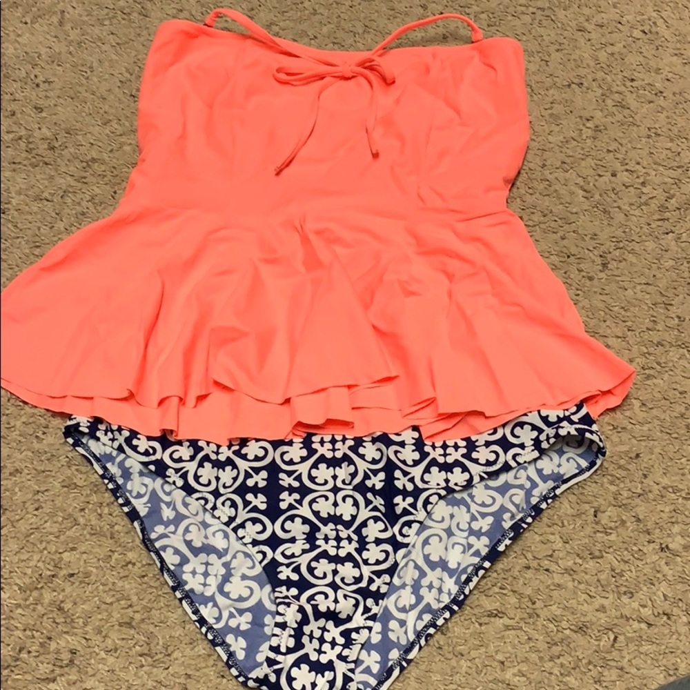 NEW Tankini swimsuit top and bottoms